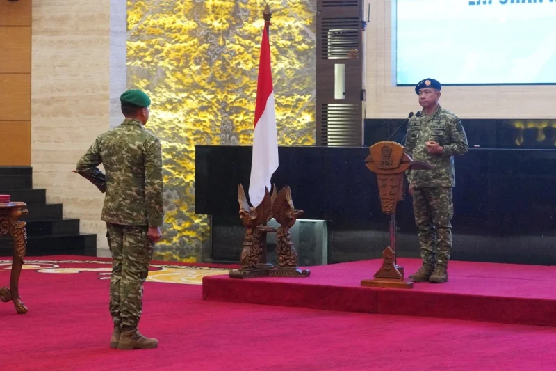 Panglima TNI Agus Subiyanto memimpin upacara kenaikan pangkat dan sertijab perwira tinggi di Mabes TNI Cilangkap. (Posnews/Puspen TNI)