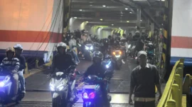 Ribuan pemudik sepeda motor mengantre di buffer zone Pelabuhan Bakauheni Lampung Selatan saat arus balik Lebaran 2026 menuju Pulau Jawa. (Posnews/Net)
