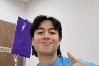 Penyanyi Vidi Aldiano semasa hidup saat tampil di panggung musik Indonesia. (Posnews/Instagram)