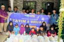 Penyerahan simbolis bantuan bakti sosial Ramadan di Al-Wildan Islamic School 3 BSD City. (Posnews/Ist)