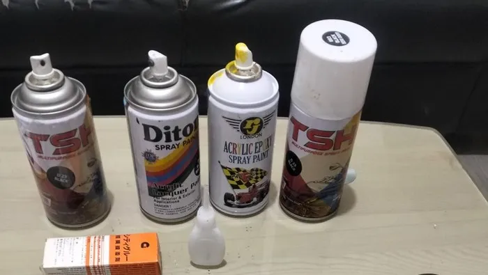 Petugas Polsek Benda menunjukkan barang bukti Mitsubishi Colt Diesel hasil curanmor yang diamankan di Tangerang. (Posnews/Ist)