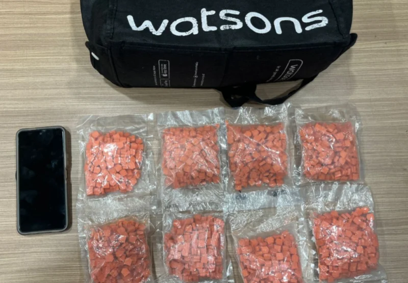 Polisi Polda Metro Jaya menunjukkan barang bukti 2.000 butir ekstasi yang disita dari pengedar di kawasan Cililitan Jakarta Timur. (Posnews/Ist)