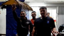 Kanit Reskrim Polsek Tanjung Priok AKP Handam Samudro Evakuasi Pelaku Pencuri Alfamart di Tanjung Priok, Minggu (15/03/2026) malam. (Posnews/MR)