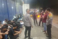 Polisi mengamankan remaja konvoi motor dan menyita petasan serta kendaraan di Gunung Putri Bogor. (Posnews/Ist)