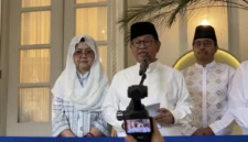 Gubernur Pramono Anung menyampaikan prediksi lonjakan pendatang ke Jakarta usai Lebaran 2026 di Balai Kota DKI Jakarta. (Posnews/Kominfo)