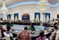 Presiden Prabowo Subianto memimpin pertemuan dengan SBY, Jokowi dan tokoh nasional di Istana Merdeka membahas dampak perang Iran terhadap Indonesia. (Posnews/Ist)