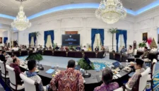 Presiden Prabowo Subianto memimpin pertemuan dengan SBY, Jokowi dan tokoh nasional di Istana Merdeka membahas dampak perang Iran terhadap Indonesia. (Posnews/Ist)