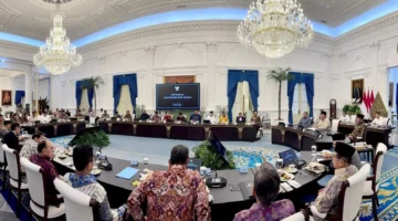 Presiden Prabowo Subianto memimpin pertemuan dengan SBY, Jokowi dan tokoh nasional di Istana Merdeka membahas dampak perang Iran terhadap Indonesia. (Posnews/Ist)