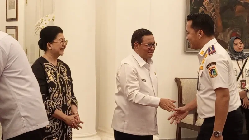 Ribuan ASN DKI Jakarta mengantre mengikuti halalbihalal di Balai Kota pada hari pertama kerja usai Lebaran 2026, (Posnews/Ist)