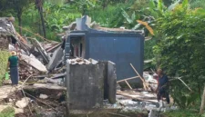 Rumah warga rusak akibat gerakan tanah di Sukabumi Jawa Barat. (Posnews/BNPB)