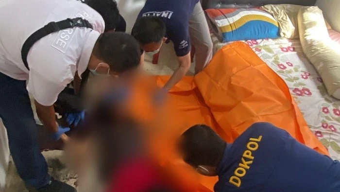 Rumah lokasi penemuan staf Bawaslu yang tewas di OKU Selatan dengan garis polisi terpasang. (Posnews/ist)