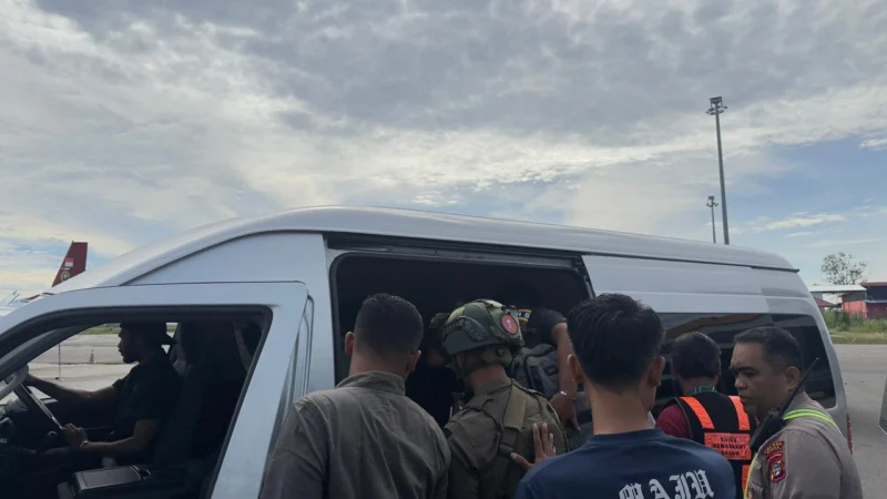 Satgas Damai Cartenz menangkap pelaku KKB terkait serangan berdarah di Mile 50 Tembagapura Papua Tengah. (Posnews/Ist)