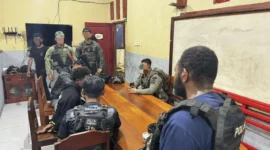 Petugas Operasi Damai Cartenz mengamankan napi kabur dari Lapas Wamena di wilayah Yahukimo, Papua Pegunungan. (Posnews/Ist)