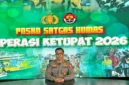 Petugas kepolisian mengatur arus lalu lintas saat Operasi Ketupat 2026 di tengah peningkatan arus balik Lebaran dengan ratusan kejadian kecelakaan tercatat. (Posnews/Ist)