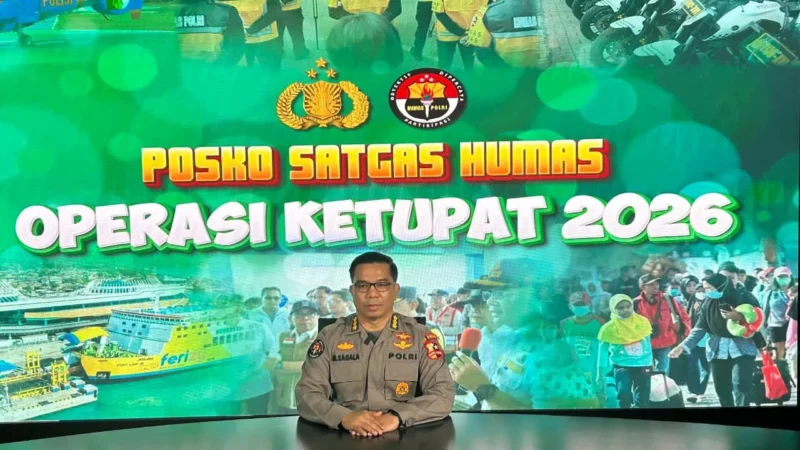 Petugas kepolisian mengatur arus lalu lintas saat Operasi Ketupat 2026 di tengah peningkatan arus balik Lebaran dengan ratusan kejadian kecelakaan tercatat. (Posnews/Ist)