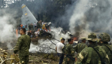 Duka di Puerto Leguizamo. Sebuah pesawat angkut militer Hercules C-130 jatuh dan meledak saat lepas landas, menewaskan puluhan tentara di tengah tuntutan modernisasi alutsista yang mendesak. Dok: Istimewa.