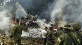Duka di Puerto Leguizamo. Sebuah pesawat angkut militer Hercules C-130 jatuh dan meledak saat lepas landas, menewaskan puluhan tentara di tengah tuntutan modernisasi alutsista yang mendesak. Dok: Istimewa.