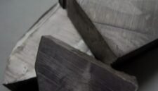 Runtuhnya era petro-state. Transisi energi global tahun 2026 memicu pergeseran kekuatan dari negara eksportir minyak ke negara pemilik mineral kritis, menempatkan litium dan nikel sebagai mata uang politik baru. Dok: Istimewa.