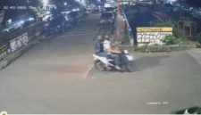Diduga Pelaku Yang Menyiram Air Keras ke Aktivis HAM Andrie Yunus Terekam CCTV. (Posnews/Ist)
