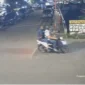 Diduga Pelaku Yang Menyiram Air Keras ke Aktivis HAM Andrie Yunus Terekam CCTV. (Posnews/Ist)