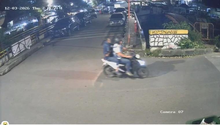 Diduga Pelaku Yang Menyiram Air Keras ke Aktivis HAM Andrie Yunus Terekam CCTV. (Posnews/Ist)