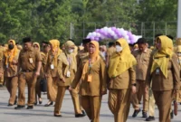 ASN Pemkab Tangerang bekerja di kantor dan dari rumah dalam skema WFH untuk penghematan energi 2026. (Posnews/Ist)