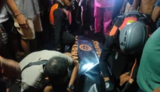 Tim SAR melakukan pencarian korban banjir bandang di Buleleng Bali. (Posnews/Tim SAR)