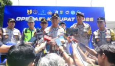 Wakil Kepala Kepolisian Republik Indonesia Dedi Prasetyo turun langsung memantau pergerakan arus mudik Idul Fitri 2026. (Posnews/Ist)