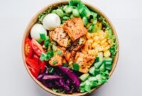 Piring kosong di meja dunia. Perspektif Food Regime Theory mengungkap cara volatilitas pasar dan monopoli agribisnis mengancam kedaulatan pangan nasional di tengah berkecamuknya konflik global tahun 2026. Dok: Istimewa.