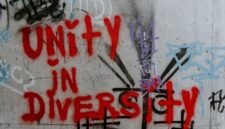 Menembus batas identitas tunggal. Konsep interseksionalitas membuktikan bahwa perjuangan perempuan tidak bisa menggunakan pendekatan 'satu ukuran untuk semua' guna menghapus penindasan yang berlapis. Dok: Istimewa.