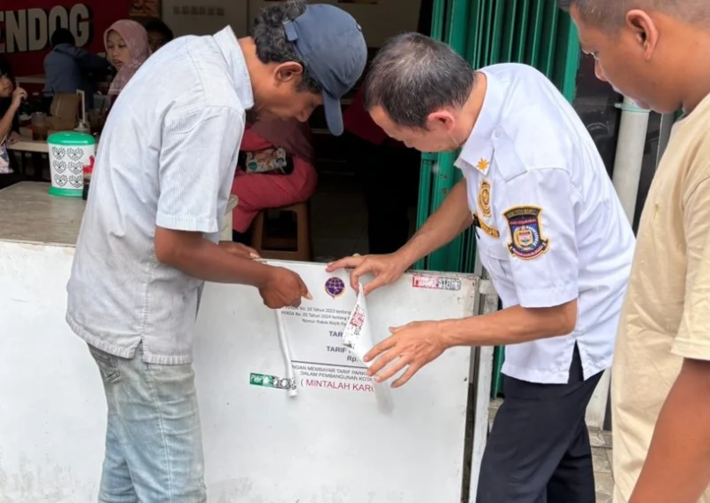 Preman Tolak Parkir Resmi, Pemkot Tangsel Batal Tarik Retribusi. (Posnews/ist)
