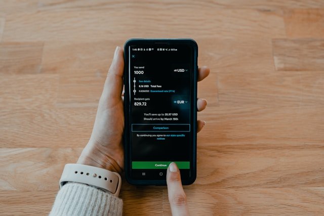 Pilar ekonomi yang retak. Remitansi menjadi penyelamat bagi negara berkembang, namun arus migrasi tenaga kerja kini menghadapi tembok politik domestik yang kian keras di negara-negara maju. Dok: Istimewa.