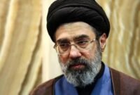 Konfrontasi tanpa akhir. Pemimpin Tertinggi baru Iran Mojtaba Khamenei menegaskan Selat Hormuz tetap tertutup, sementara Benjamin Netanyahu mengeluarkan ancaman pembunuhan secara terbuka. Dok: Istimewa.