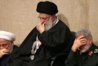 Jembatan di atas jurang perbedaan. Di tengah meningkatnya polarisasi digital, upaya rekonsiliasi melalui Risalah Amman dan peran Al-Azhar menjadi jangkar penting bagi persatuan umat Islam global. Dok: Istimewa.