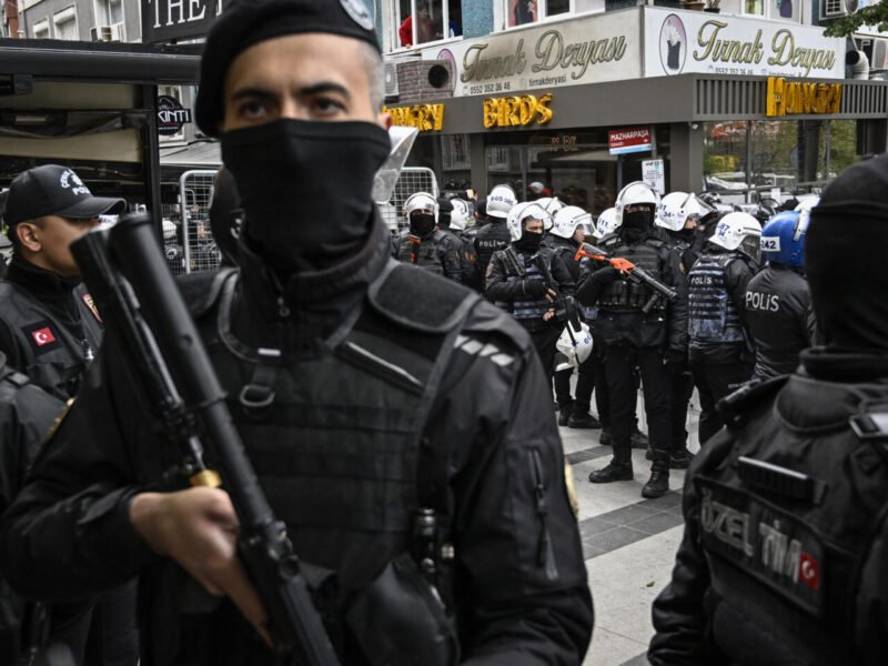 Pembersihan jaringan teror. Otoritas keamanan Turki menangkap hampir 200 tersangka Daesh di 34 provinsi guna merespon serangan bersenjata di depan Konsulat Israel di Istanbul pada awal April 2026. Dok: Istimewa.