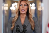 Bantahan di Sayap Barat. Ibu Negara AS Melania Trump secara mendadak memberikan pernyataan publik guna menyangkal segala keterlibatan dalam skandal Jeffrey Epstein, sembari mendesak kesaksian terbuka bagi para korban. Dok: Istimewa.