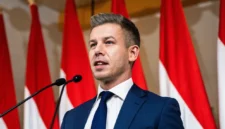 Runtuhnya era Orban. Partai oposisi Tisza pimpinan Peter Magyar meraih kemenangan telak dalam pemilu Hungaria 2026, mengakhiri kekuasaan panjang Viktor Orban dan menjanjikan kembalinya aliansi kuat dengan Uni Eropa serta NATO. Dok: Istimewa.