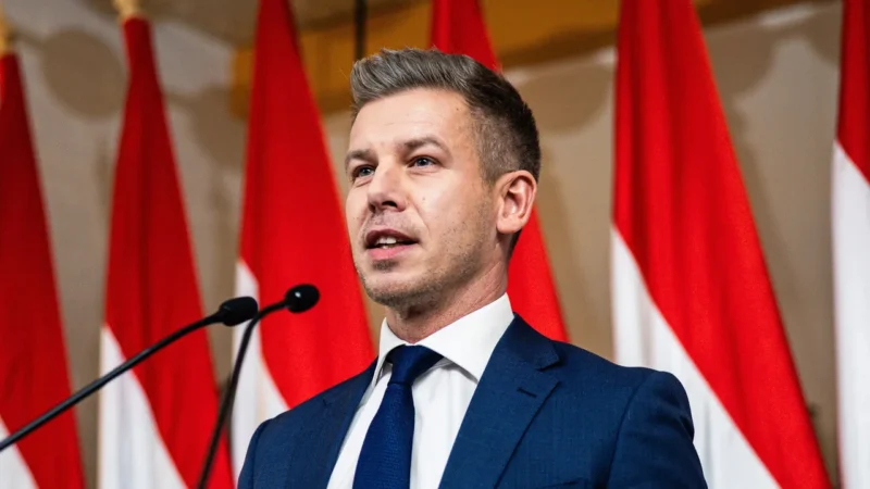 Runtuhnya era Orban. Partai oposisi Tisza pimpinan Peter Magyar meraih kemenangan telak dalam pemilu Hungaria 2026, mengakhiri kekuasaan panjang Viktor Orban dan menjanjikan kembalinya aliansi kuat dengan Uni Eropa serta NATO. Dok: Istimewa.