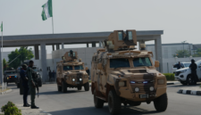 Bencana di jam sibuk. Operasi anti-teror militer Nigeria berubah menjadi tragedi kemanusiaan setelah serangan udara menghantam pasar mingguan di desa Jilli, memicu kekhawatiran jatuhnya 200 korban jiwa warga sipil. Dok: Istimewa.