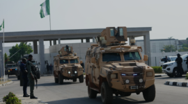 Bencana di jam sibuk. Operasi anti-teror militer Nigeria berubah menjadi tragedi kemanusiaan setelah serangan udara menghantam pasar mingguan di desa Jilli, memicu kekhawatiran jatuhnya 200 korban jiwa warga sipil. Dok: Istimewa.