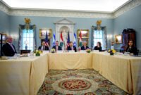 Babak baru di meja perundingan. Delegasi Israel dan Lebanon bertemu di Washington guna menjajaki perdamaian, namun perbedaan tajam mengenai pelucutan senjata Hezbollah dan syarat gencatan senjata masih membayangi stabilitas kawasan tahun 2026. Dok: Istimewa.