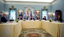 Babak baru di meja perundingan. Delegasi Israel dan Lebanon bertemu di Washington guna menjajaki perdamaian, namun perbedaan tajam mengenai pelucutan senjata Hezbollah dan syarat gencatan senjata masih membayangi stabilitas kawasan tahun 2026. Dok: Istimewa.