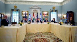 Babak baru di meja perundingan. Delegasi Israel dan Lebanon bertemu di Washington guna menjajaki perdamaian, namun perbedaan tajam mengenai pelucutan senjata Hezbollah dan syarat gencatan senjata masih membayangi stabilitas kawasan tahun 2026. Dok: Istimewa.