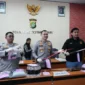 Polisi mengamankan remaja pelaku tawuran beserta senjata tajam di Tamansari Jakarta Barat. (Posnews/Ist)