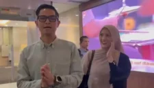 Aktor Dude Herlino Bersama istri Alyssa Soebandono memberikan keterangan usai diperiksa Bareskrim terkait kasus PT Dana Syariah Indonesia. (Posnews/Ist)