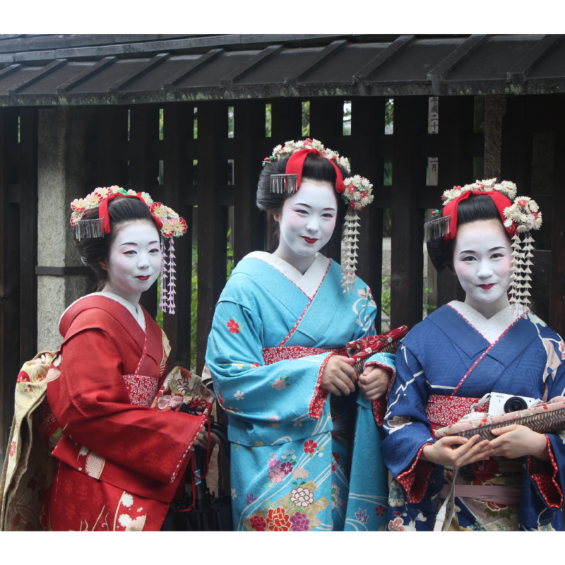 Runtuhnya citra keanggunan. Seorang mantan maiko mengungkap realitas mengerikan di balik tradisi geisha Kyoto, mulai dari pelecehan seksual sistemik hingga jeratan hutang puluhan juta yen. Dok: Istimewa.