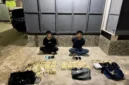 Dua tersangka Bersama barang bukti 30 kilogram sabu dan ribuan pil ekstasi hasil pengungkapan jaringan narkoba internasional oleh Bareskrim Polri di Pekanbaru, Riau. (Posnews/Ist)