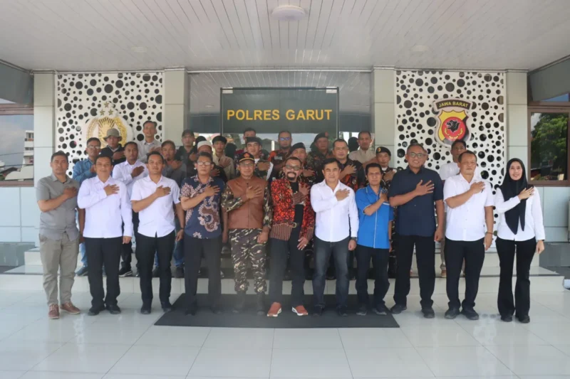 Elemen masyarakat Garut deklarasi dukungan menjaga keamanan bersama Polres Garut. (Posnews)