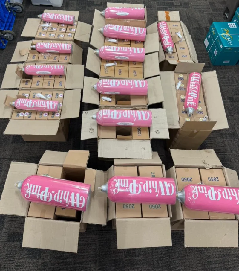 Polisi menggerebek pabrik gas N2O Whippink ilegal di Jakarta. (Posnews/Ist)