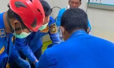 Damkarmat Kulon Progo Evakuasi Botol Terjepit di Alat Kelamin Lansia